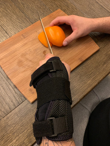 Blue Jay Dlx Wrist Brace Black for Carpal Tunnel Right Sm/Md